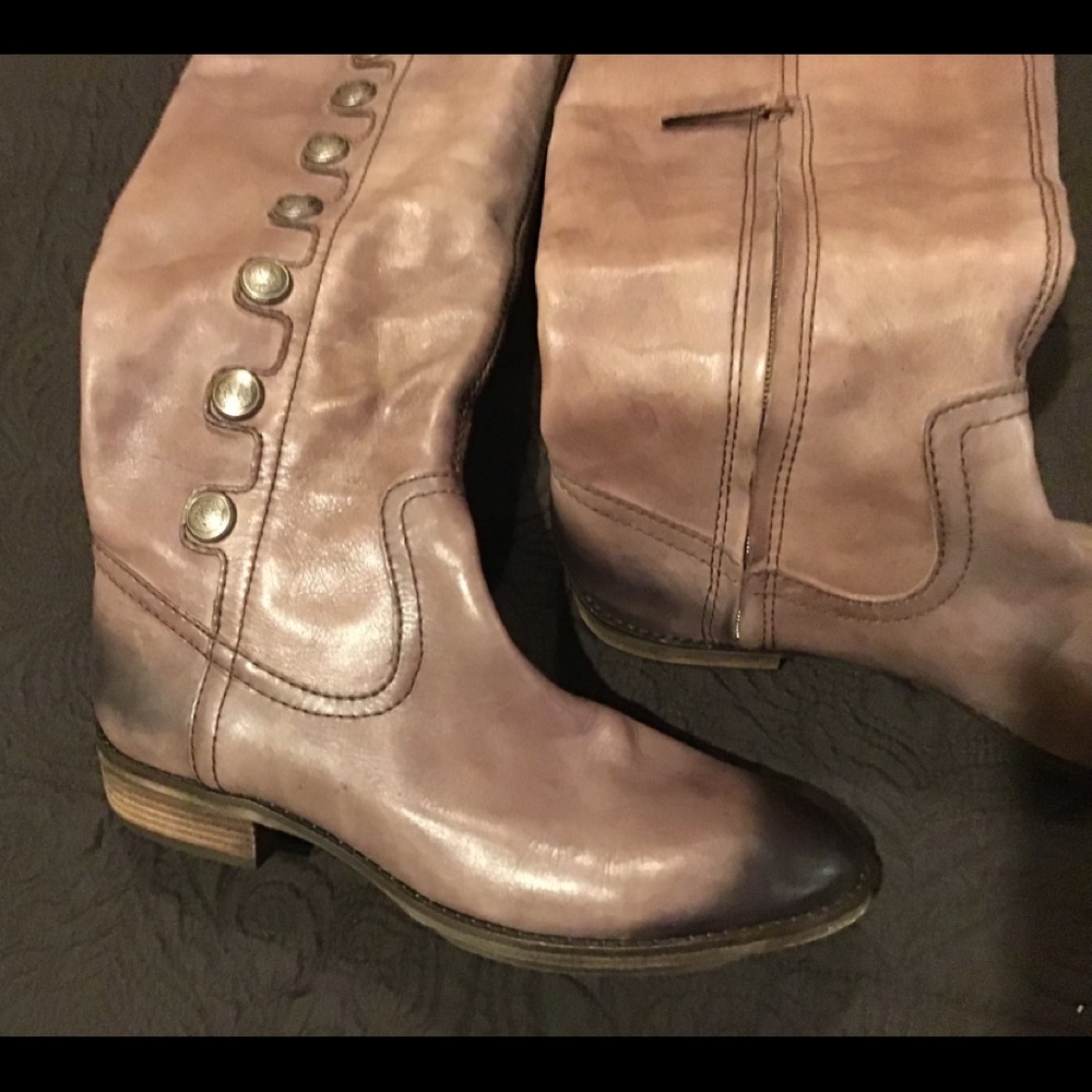 Distressed brown riding boots size 9M